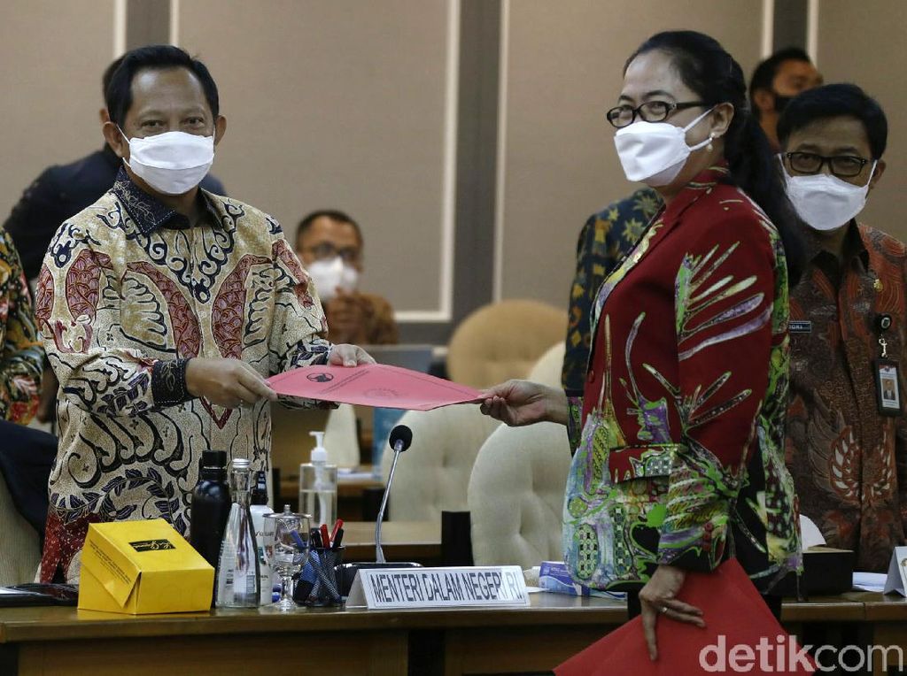 Mendagri dan Pansus DPR Bahas RUU Otonomi Khusus Papua Mendagri dan Pansus DPR Bahas RUU Otonomi Khusus Papua