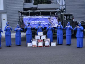 Organisasi Istri Prajurit TNI AL Koarmada I Kirim Bantuan ke NTT