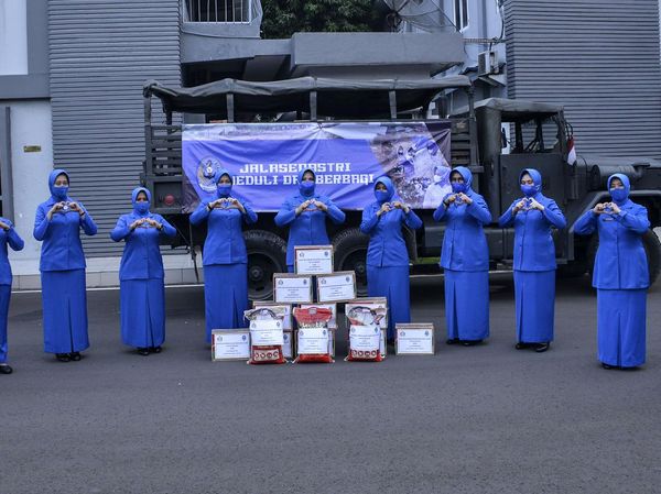 Organisasi Istri Prajurit TNI AL Koarmada I Kirim Bantuan ke NTT