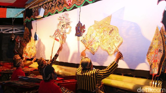 Pagelarang wayang kulit di festival banyuwangi 2021