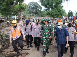 Kapolri: Bantuan untuk Korban Banjir Bandang NTT-NTB Harus Sampai ke Warga!