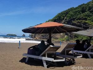Foto: Pantai di Jember yang Tak Kalah dari Bali