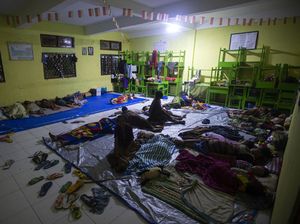 Melihat Kondisi Pengungsi Banjir Bandang di NTT