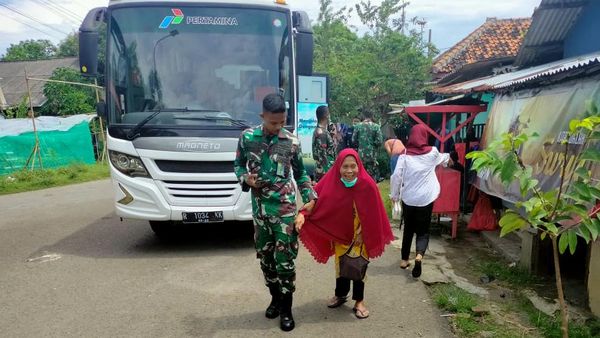 Pengungsi Kilang Balongan Mulai Kembali ke Rumah