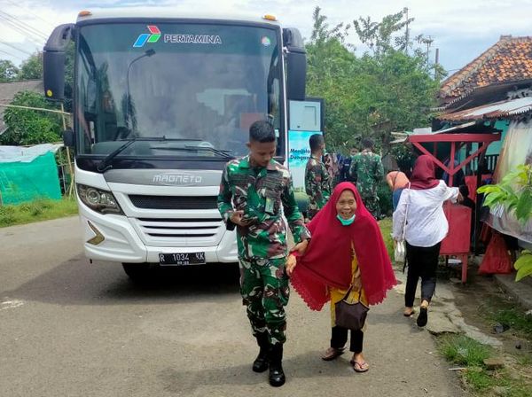 Pengungsi Kilang Balongan Mulai Kembali ke Rumah