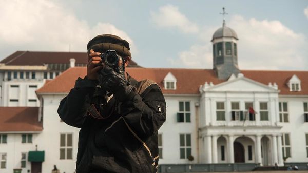 Potret Fotografer Keliling Kota Tua Mencari Sesuap Nasi di Tengah Pandemi