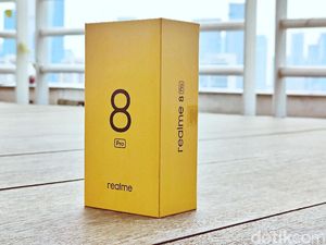 Unboxing Realme 8 Pro, Bawa Kamera 108 MP Harga Rp 4,5 Juta Unboxing Realme 8 Pro, Bawa Kamera 108 MP Harga Rp 4,5 Juta