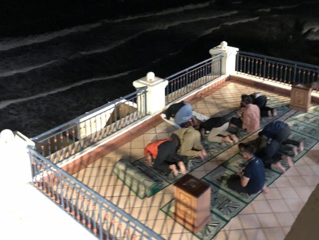 Sandiaga Merinding Salat di Hotel Berhantu, PO Haryanto Kasih Kernet Bonus Sandiaga Merinding Salat di Hotel Berhantu, PO Haryanto Kasih Kernet Bonus