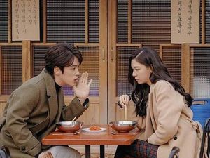 Seo Ji Hye-Kim Jung Hyun Crash Landing on You Dikabarkan Pacaran Seo Ji Hye-Kim Jung Hyun Crash Landing on You Dikabarkan Pacaran