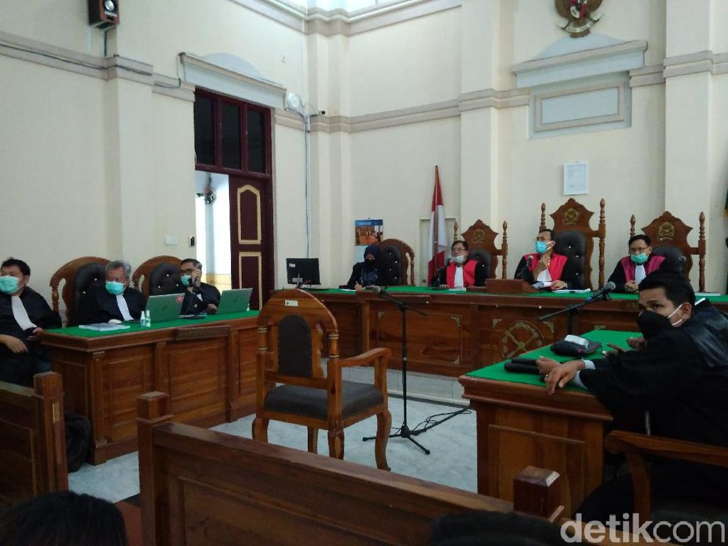 Kasus Mafia Anggaran, Eks Bupati Labura Sumut Divonis 1,5 Tahun Bui Kasus Mafia Anggaran, Eks Bupati Labura Sumut Divonis 1,5 Tahun Bui