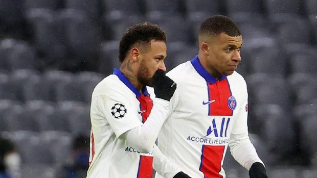 Soccer Football - Champions League - Quarter Final First Leg - Bayern Munich v Paris St Germain - Allianz Arena, Munich, Germany - April 7, 2021 Paris St Germain's Kylian Mbappe celebrates scoring their third goal with Neymar REUTERS/Kai Pfaffenbach