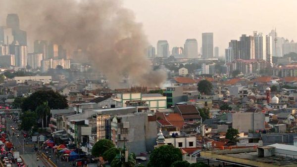 Terkini! Foto-foto Kebakaran di Tanah Abang