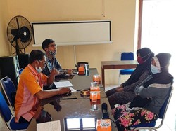 Langkah Pertama Para Miliarder Baru di Klaten: Kembalikan Kartu PKH 