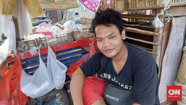 Adi Setiadi (20), pedagang tahu tempe di Pasar Ciputat