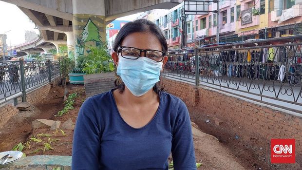 Sari (37), warga Ciputat Tangsel,  ibu rumah tangga.