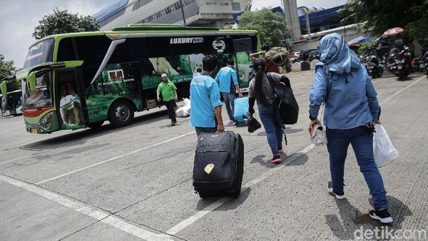 Akan Ditutup, Terminal Kampung Rambutan Masih Ramai