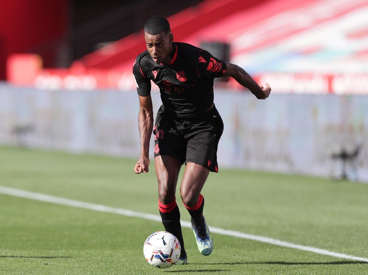 Alexander Isak dianggap lebih baik dari Erling Haaland (Foto: Gonzalo Arroyo Moreno/Getty Images)