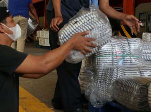 Bantuan Selimut untuk Korban Bencana di NTT