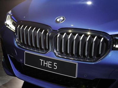 Lihat Lebih Dekat 2 BMW Seri 5 Terbaru, Pilih yang Sporty atau Elegan?