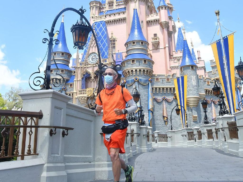 Foto: Pria yang Berlari dari Disneyland ke Disney World