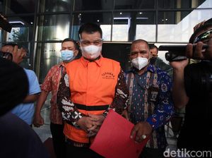 KPK Jebloskan Eks Bupati Bandung Barat Aa Umbara ke Lapas Sukamiskin KPK Jebloskan Eks Bupati Bandung Barat Aa Umbara ke Lapas Sukamiskin