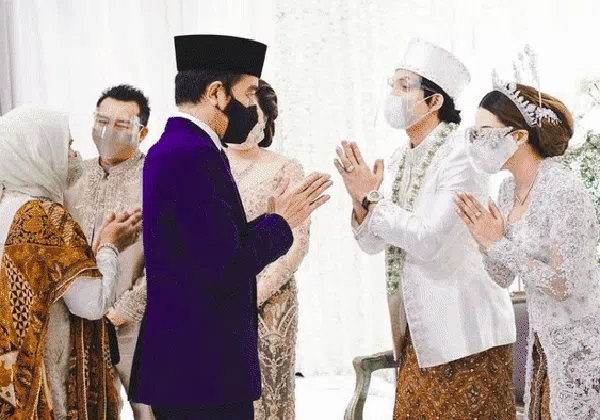 Foto Populer Sepekan: Bencana NTT - Jokowi di Pernikahan Atta-Aurel