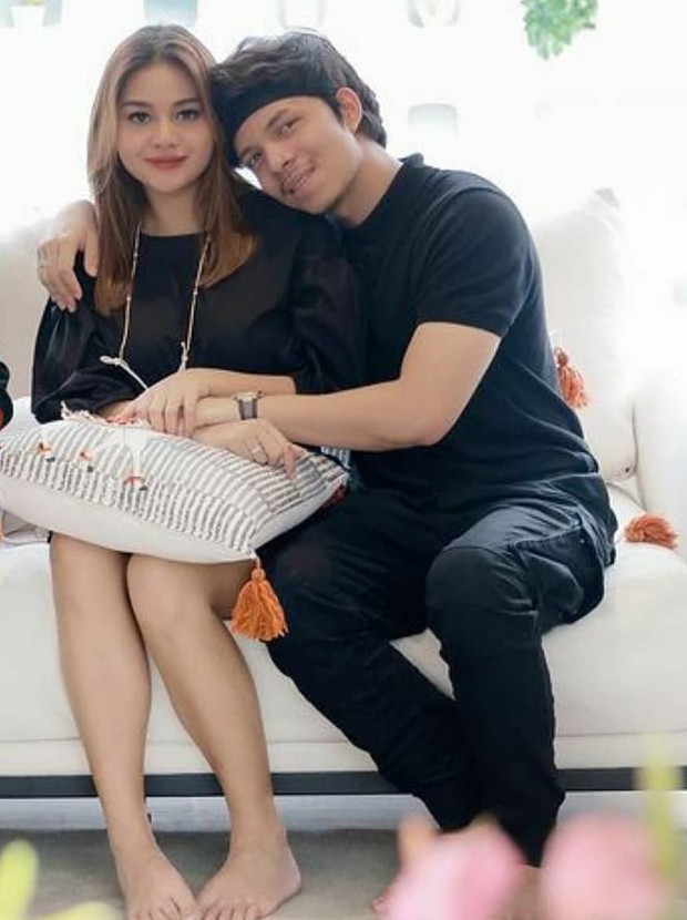 Honeymoon Atta dan Aurel