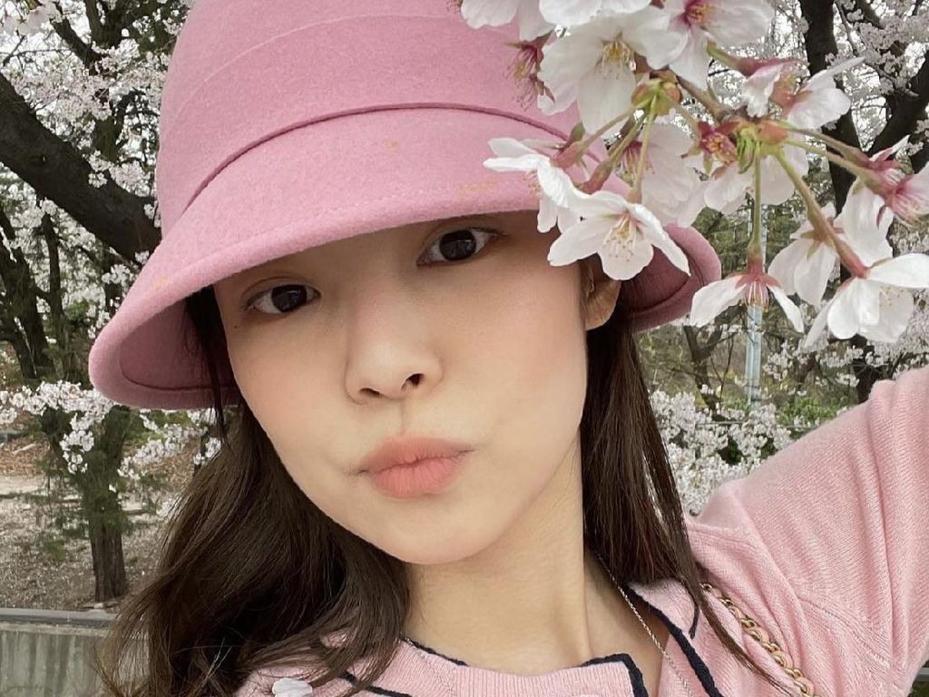 Kardigan Jennie BLACKPINK Rp 65 Juta, Netizen Kira Beli di Pasar Kardigan Jennie BLACKPINK Rp 65 Juta, Netizen Kira Beli di Pasar