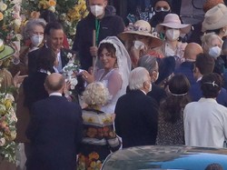 Jadi Pengantin, Gaya Lady Gaga Bergaun Putih Curi Perhatian