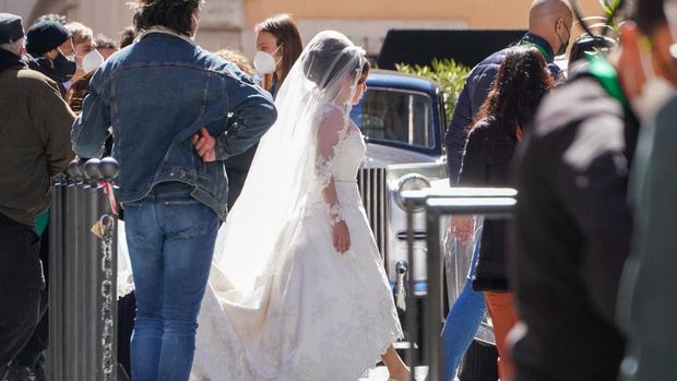 Lady Gaga plays Maurizio Gucci's former wife Patrizia Reggiani during the shooting of a movie by Ridley Scott, based on the story of the murder of Maurizio Gucci in 1995, in Rome, Thursday, April 8, 2021.  (AP Photo/Andrew Medichini)