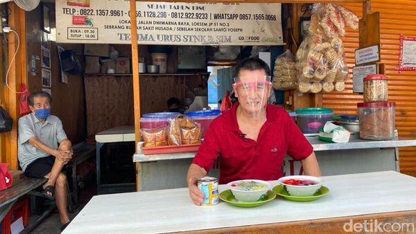 Dijual di Bawah Pohon, Ini Es Campur Ko Acia yang Legendaris