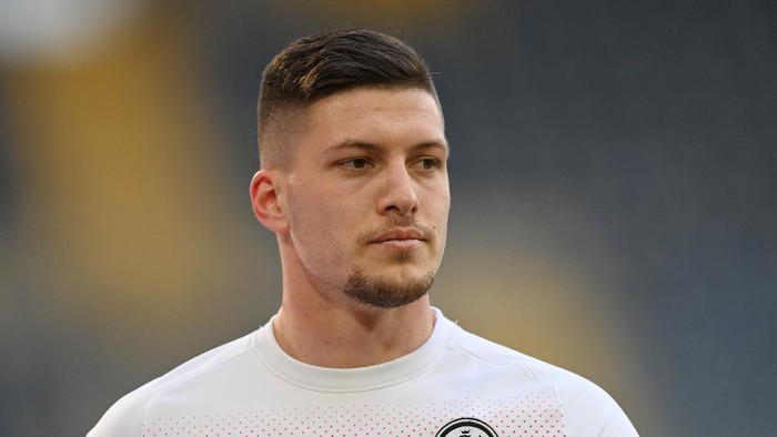 BIELEFELD, GERMANY - JANUARY 23: Luka Jovic of Eintracht Frankfurt looks on during the warm up prior to the Bundesliga match between DSC Arminia Bielefeld and Eintracht Frankfurt at Schueco Arena on January 23, 2021 in Bielefeld, Germany. Sporting stadiums around Germany remain under strict restrictions due to the Coronavirus Pandemic as Government social distancing laws prohibit fans inside venues resulting in games being played behind closed doors. (Photo by Stuart Franklin/Getty Images)