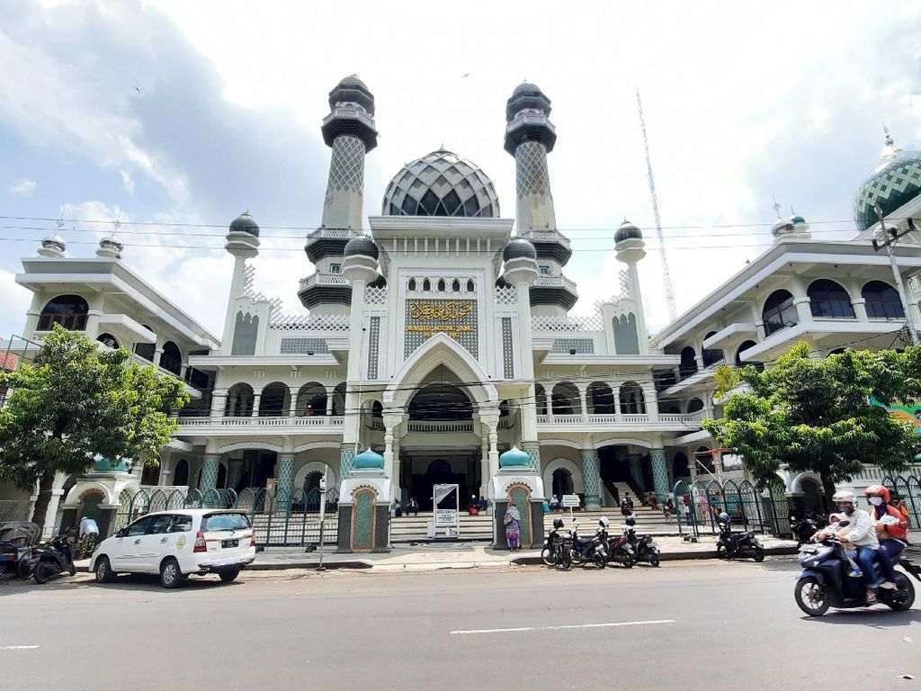 5 Masjid Cantik yang Wajib Dikunjungi untuk Wisata Religi