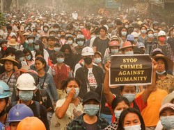 Korban Terus Berjatuhan, Demonstran Myanmar Oleskan Cat Merah di Jalanan