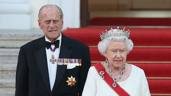 10 Foto Kemesraan Pangeran Philip - Ratu Elizabeth II, Kini Dipisahkan Maut