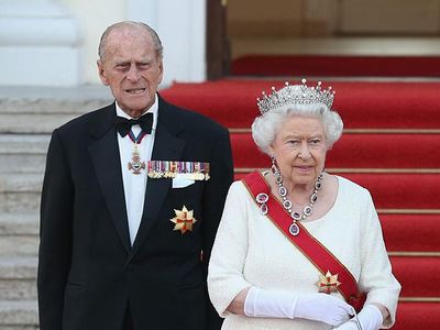 10 Foto Kemesraan Pangeran Philip - Ratu Elizabeth II, Kini Dipisahkan Maut