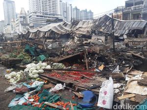 Pedagang Merana Usai Pasar Kambing Tanah Abang Kebakaran Pedagang Merana Usai Pasar Kambing Tanah Abang Kebakaran