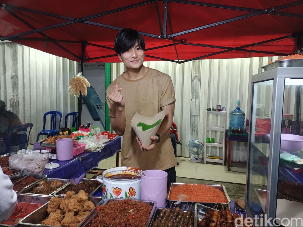 Penjual Nasi Kuning Mirip Lee Min Ho Ini Sekarang Banjir Tawaran 'Endorse'