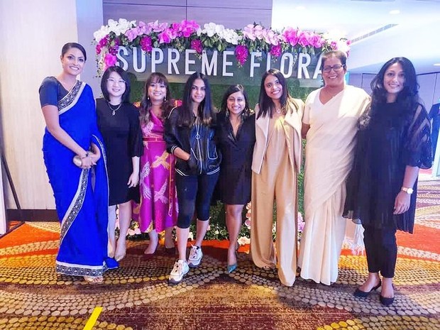 Potret Caroline Jurie bersama kontestan (foto: instagram.com/caroline_jurie_official)