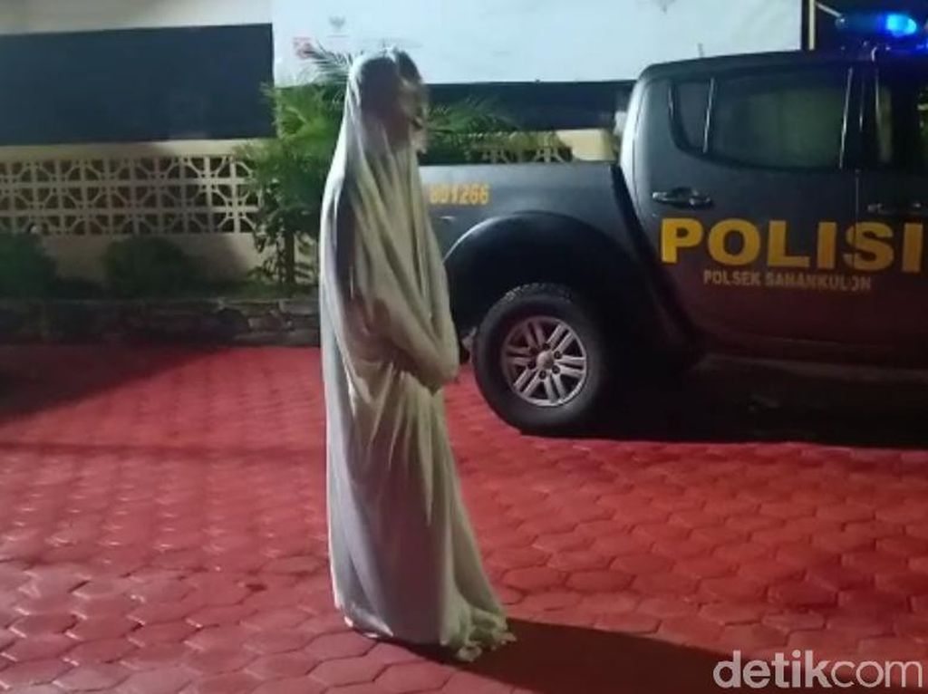 6 ABG Blitar Diamankan Setelah Bikin Takut Warga dengan Prank Pocong 6 ABG Blitar Diamankan Setelah Bikin Takut Warga dengan Prank Pocong