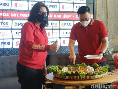 PSSI bekerja sama dengan Fitco membuka kafe makanan sehat.