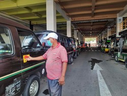 Sopir Angkot di Surabaya Cemburu, Mudik Dilarang Tapi Tempat Wisata Tetap Buka