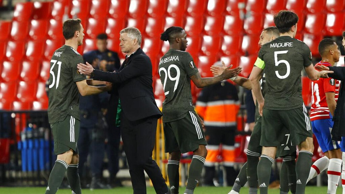 Ole Gunnar Solskjaer kesal tiga pilarnya harus absen di leg kedua (Foto: AP/Fermin Rodriguez)