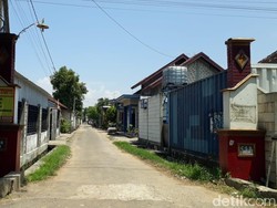 Warga Desa Miliarder Tuban Tak Cuma Dapat Duit, Anaknya Juga Diberi Beasiswa