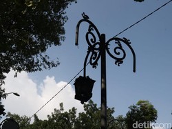 Duh! PJU dan Lampu Pedestrian Sekitar Balkot Bandung Rusak-Tak Menyala