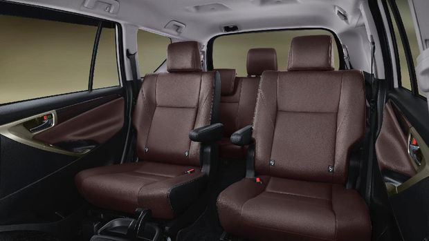 Toyota Innova Limited Edition (dok. Toyota) Toyota Innova Limited Edition (dok. Toyota)