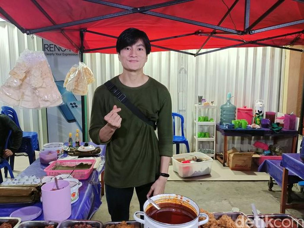 5 Penjual Makanan Mirip Artis Asing, Lee Min Ho hingga Shahrukh Khan 5 Penjual Makanan Mirip Artis Asing, Lee Min Ho hingga Shahrukh Khan