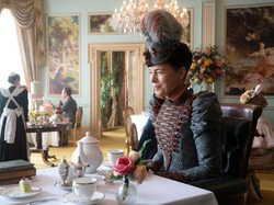 Beda The Nevers dengan Kisah Superhero Lain