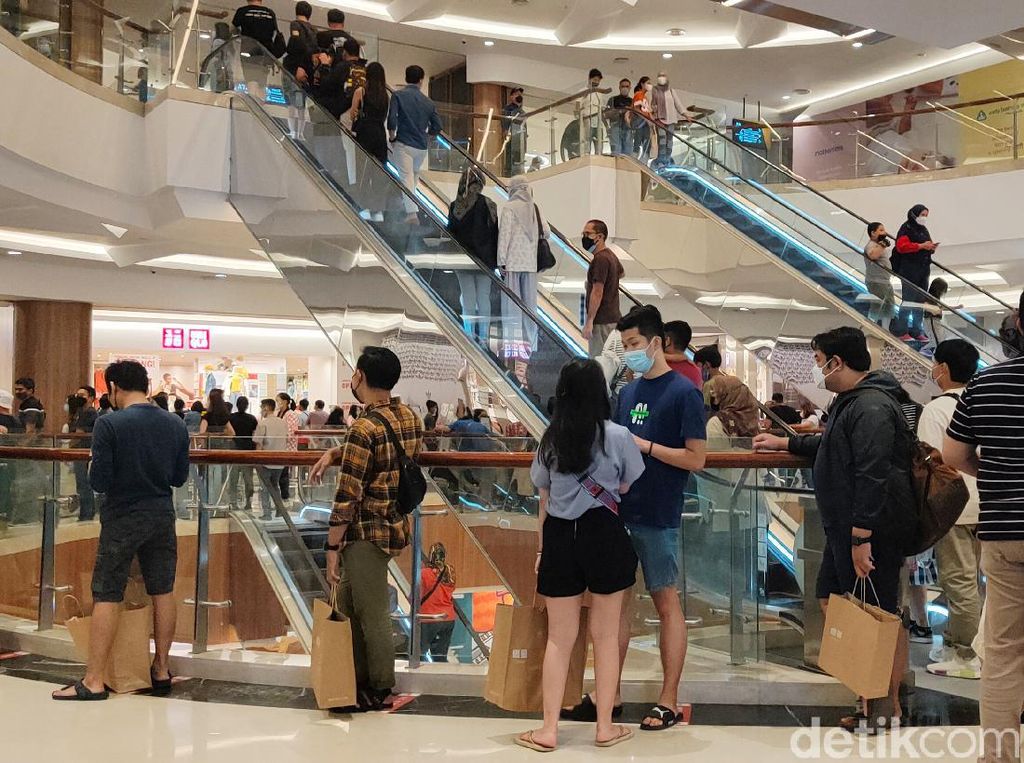 Berburu Diskon di Pusat Perbelanjaan Jelang Ramadhan Berburu Diskon di Pusat Perbelanjaan Jelang Ramadhan