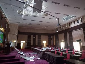 Genting Ruang Paripurna DPRD Blitar Rontok Akibat Gempa M 6,1 Malang